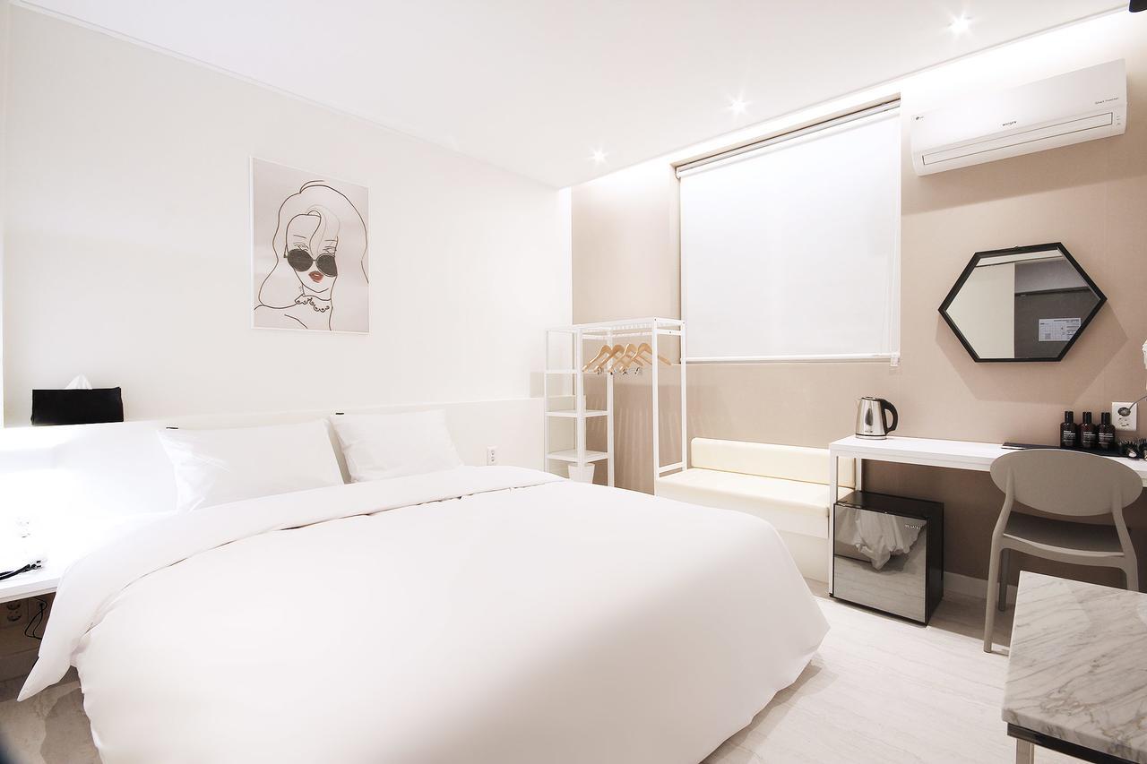 Hotel Yam Yeosu Hakdong Екстериор снимка