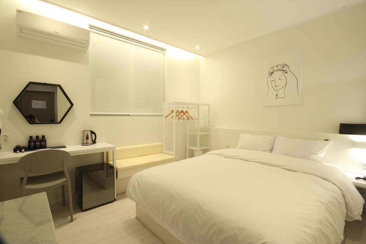 Hotel Yam Yeosu Hakdong Екстериор снимка