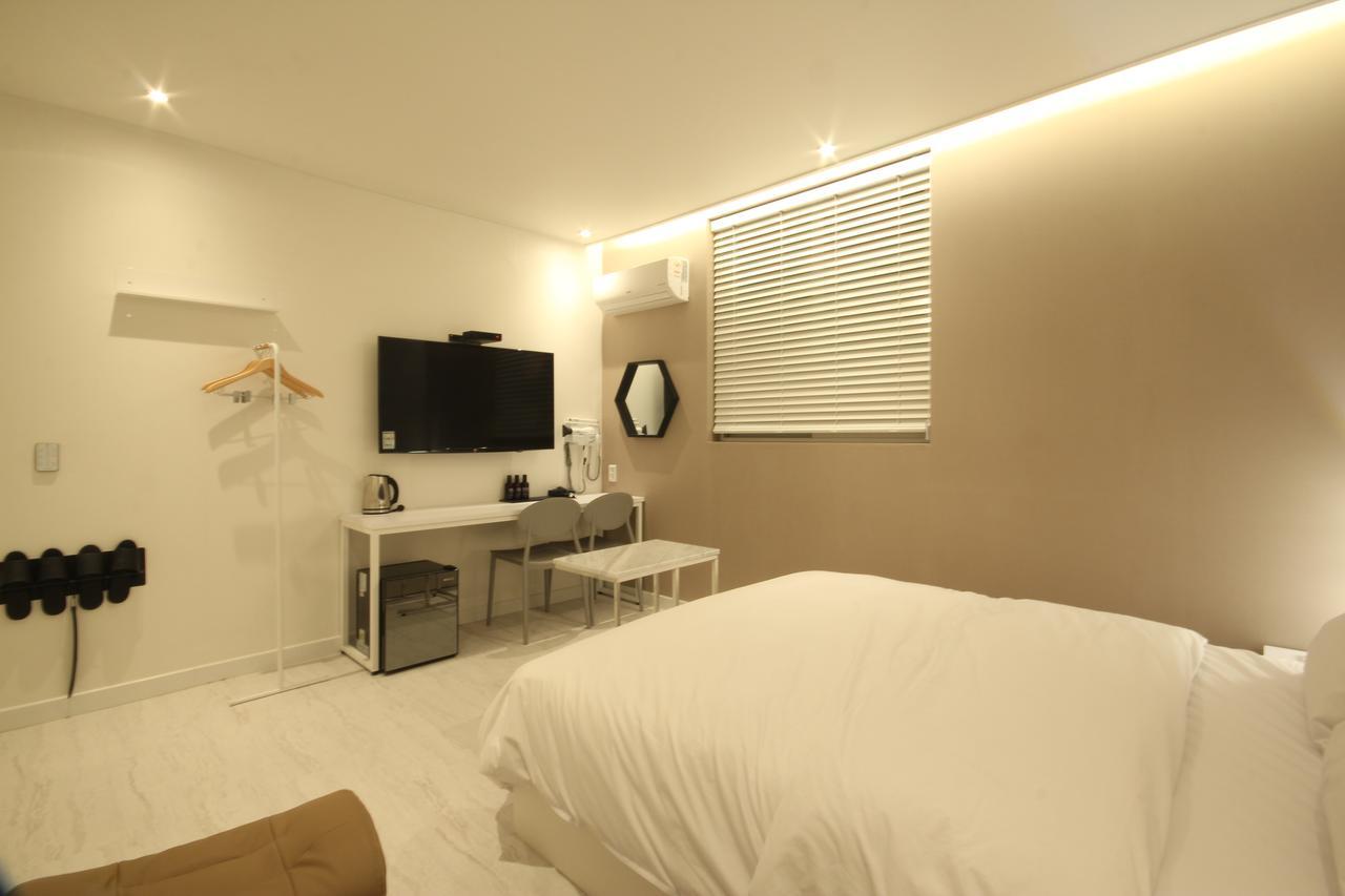 Hotel Yam Yeosu Hakdong Екстериор снимка
