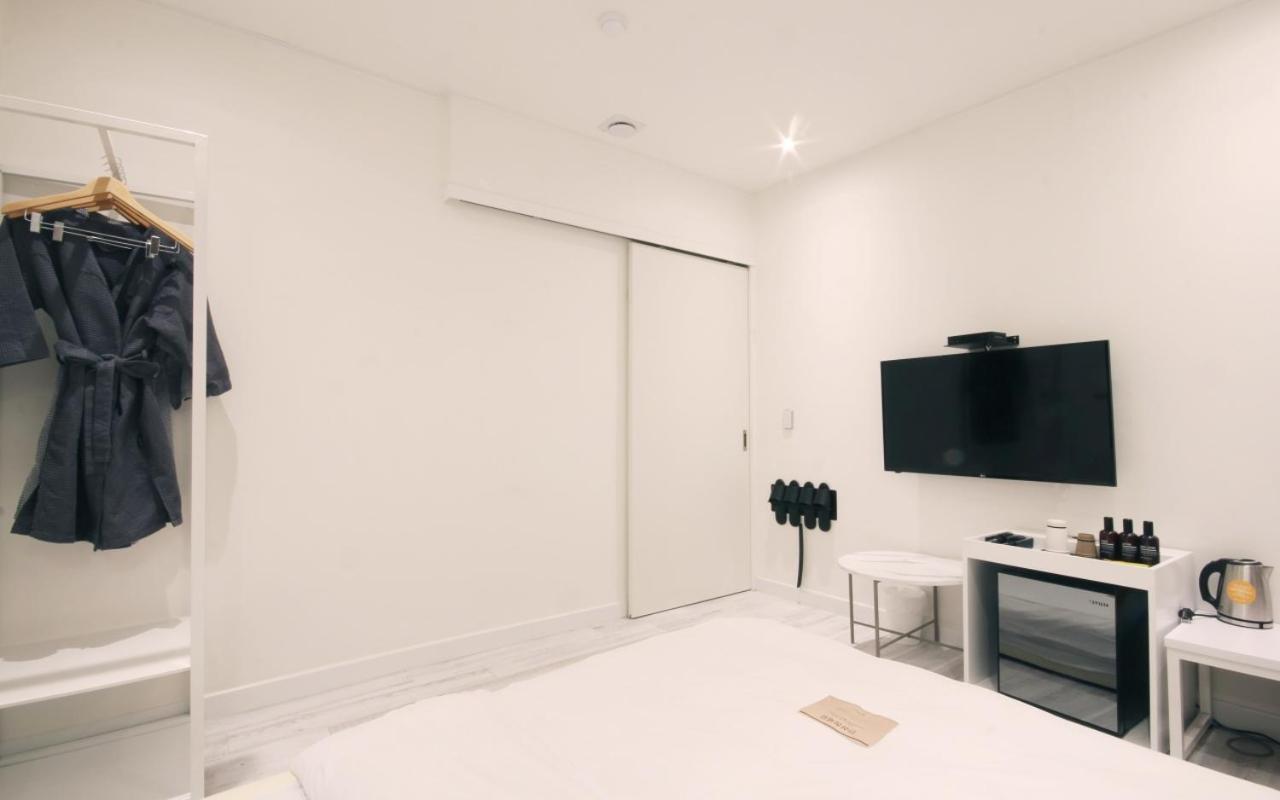 Hotel Yam Yeosu Hakdong Екстериор снимка