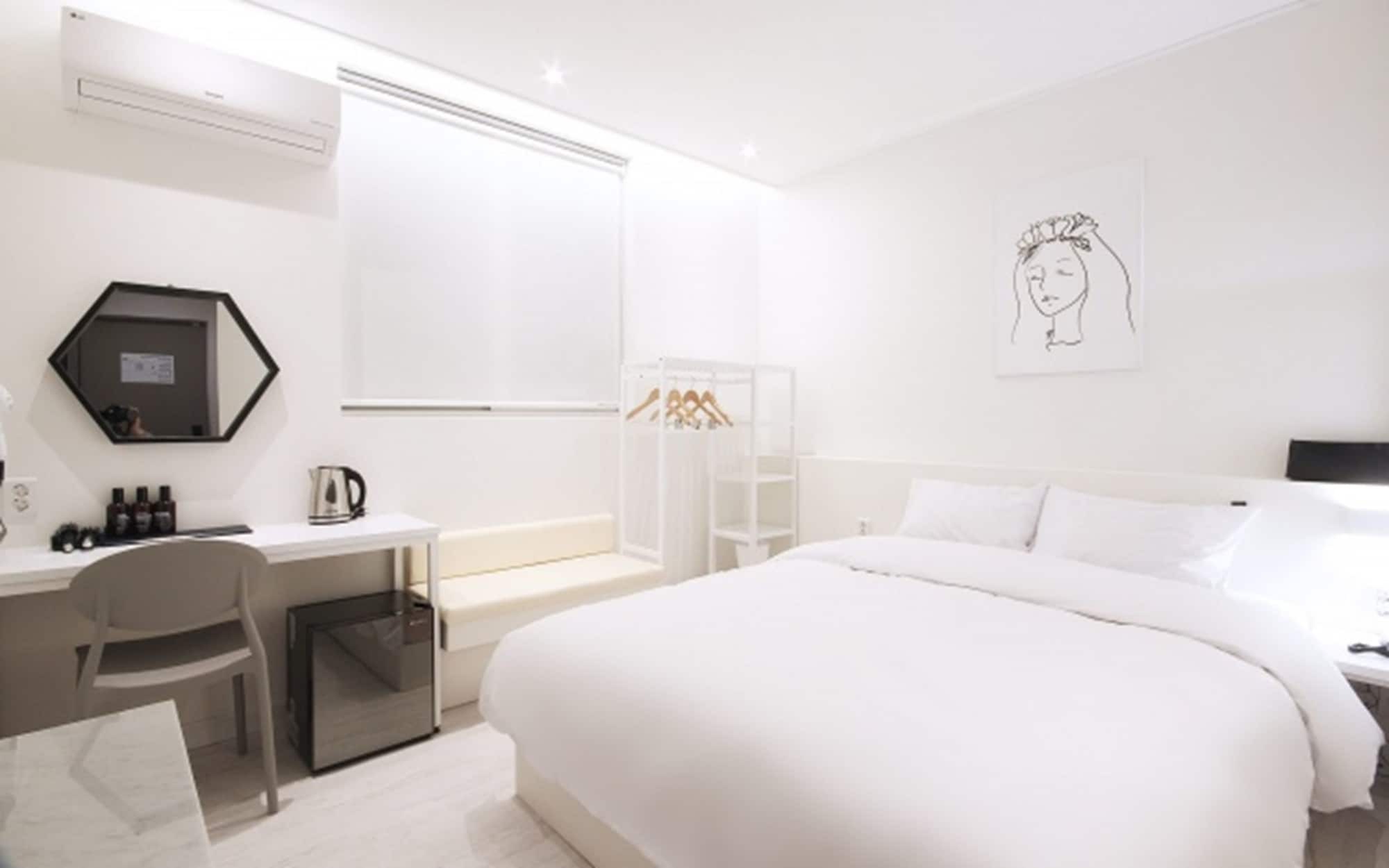 Hotel Yam Yeosu Hakdong Екстериор снимка