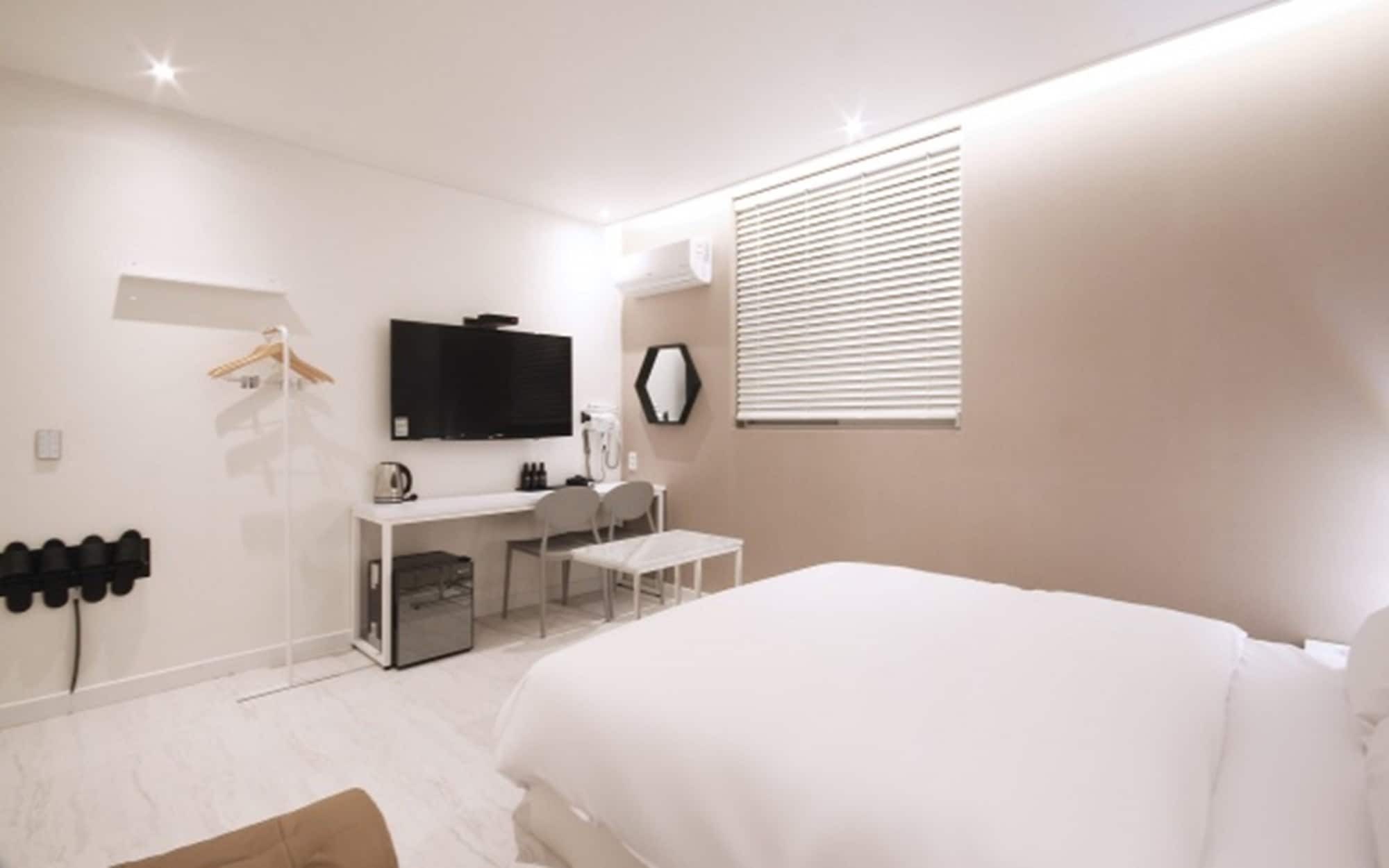 Hotel Yam Yeosu Hakdong Екстериор снимка